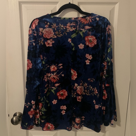 Floral Print Velvet Bell Sleeve Top - Picture 7 of 8